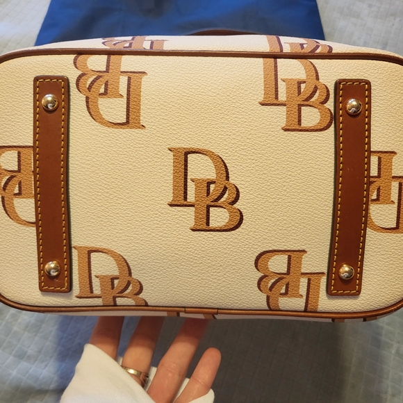 LiKE New ☆ Dooney & Bourke Large Shoulder Bag - Picture 9 of 11